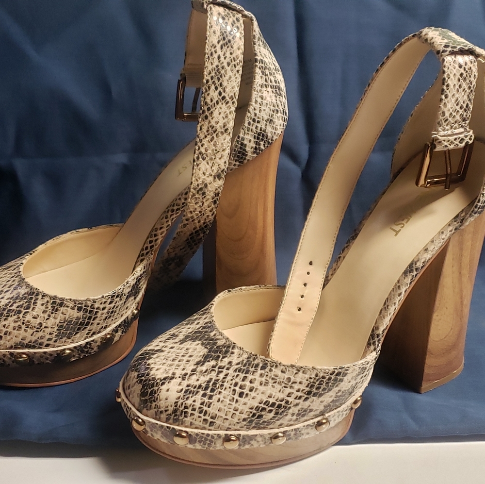 Shoe - Picture 2 of 2